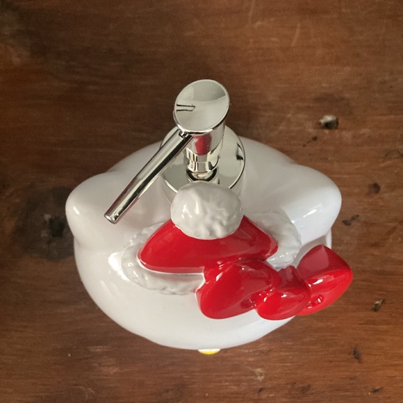NWT- 1- Beautiful HELLO KITTY- Christmas Holiday Soap Dispenser - Picture 4 of 14